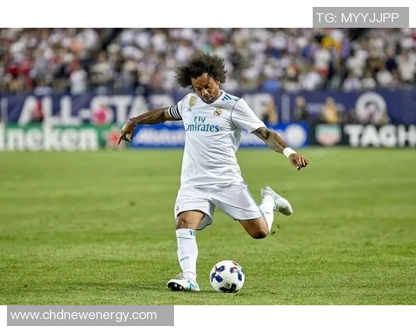 卷发足球明星马塞洛的传奇故事与场上风采揭秘 卷发足球明星马塞洛的传奇故事与场上风采揭秘